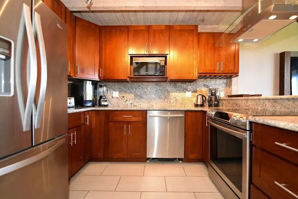 Mahina Surf 220 By Redawning Lejlighedshotel Lahaina 4*,